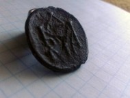 Пломба (возможно подвеска) со знаком Рюриковичей «Тризуб»