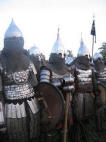 И бе видете страшно в голых доспехах, яко вода солнце светло сияющу