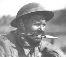 десантник с ножом в зубах Фэрбэрн-Сайкс