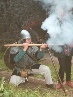 стрелок из ручницы конец 14 в.