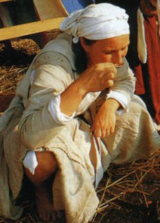 Маркитанки готовят ужин для солдат