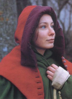 средневековый капюшон застегивающийся на пуговицы