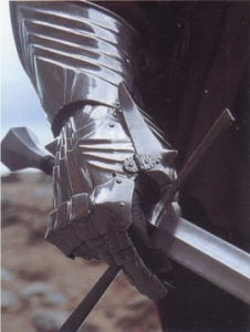 латные перчатки