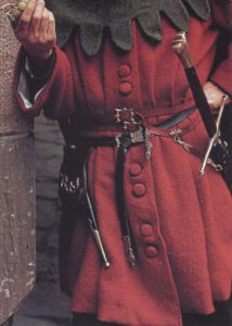 кижал на поясе