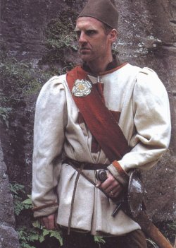 ливрейный камзол с перевязью через плечо