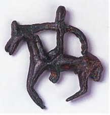 амулет фигурка всадника