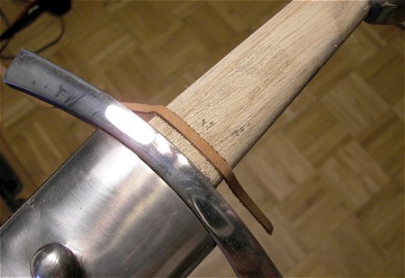 кожа на рукояти меча