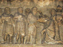 статуя с рыцарями