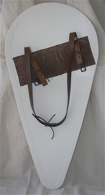 миндалевидный щит