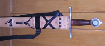 меч в ножнах