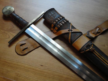 кресты на клинке меча