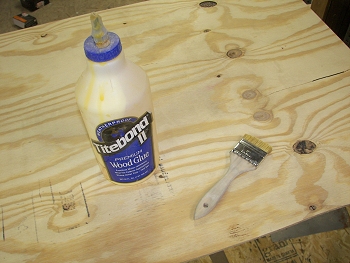 клей и кисточка