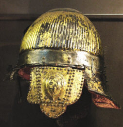 позолоченый шлем