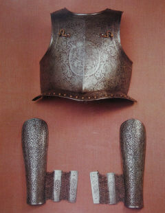 нагрудкик и наручи