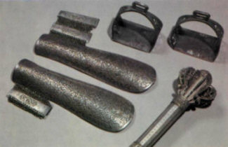 наручи, стремена, шестопер