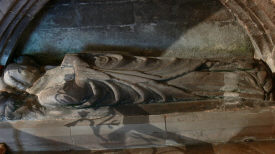 надгробие священника