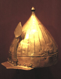 шлем c козырьком