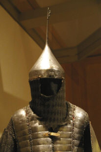 шлем со шпилем