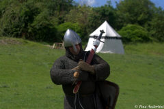 рыцарь с мечом