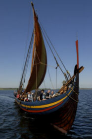 Реконструкция драккара викингов