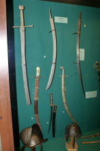 клинки та шоломи