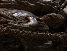 надгробие епископа