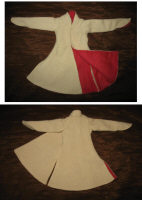 Реконструкция жупана середины 1620 гг. Масштаб 1/10, материал шерсть, лен. Автор реконструкции О. Шаменкова, по чертежу: Gutkowska-Rychlewska М. Historia Ubiorow. &mdash; Wroclaw, 1968.-S. 417.