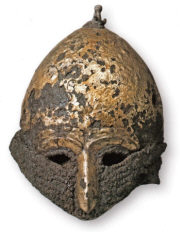 Фото шлема из кочевнического захоронения Чингульского кургана до расчистки