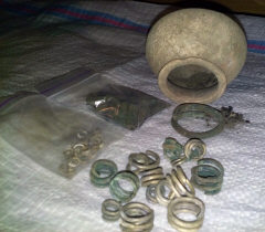 Медные и серебряные спиралевидные кольца, лейковидные конусы, горшок Трипольской культуры