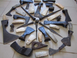 Коллекция древнего и средневекового оружия и орудий труда