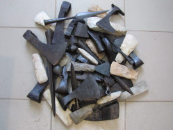 Коллекция древнего и средневекового оружия и орудий труда