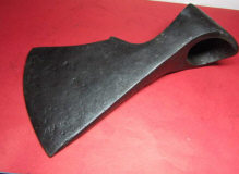 Рабочий топор типа IVa по типологии А. Кирпичникова