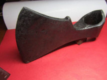 Рабочий топор типа IVa по типологии А. Кирпичникова