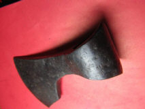 Универсальный топор типа IVa по типологии А. Кирпичникова