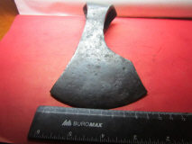 Универсальный топор типа IVa по типологии А. Кирпичникова