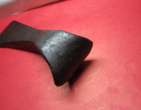 Мысики на обуххе топора-колуна типа VIII по А. Кирпичникову