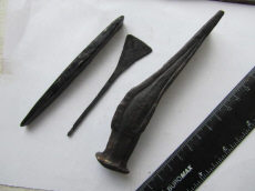 Молоток, зубильце, писало