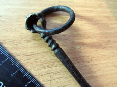 Средневековая однозубая вилка