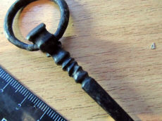 Средневековая однозубая вилка