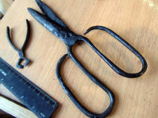 Старинные ножницы и щипчики