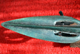 Крупный бронзовый прорезной наконечник копья Белозерской культуры