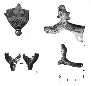 Фрагменты высоких наконечников ножен мечей: 1 – Валдарве (Швеция); 2 – Тампере-Вилунсъяри (Финляндия); 3-4 – Украина 