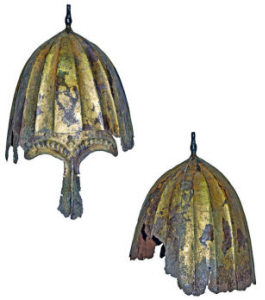 Шлем из Моску. Вид спереди и сзади