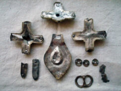 Тыльная сторона нахлдки древнерусской серебряной конской сбруи