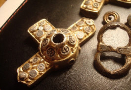 Крестовина оголовья верхового коня 11-13 века и пряжка