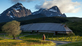 Реконсрукция усадьбы вождя викингов - музей Лофотр