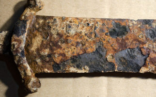 Этапы удаления ржавчины на древнем оружии