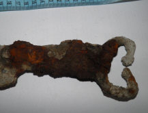 Скифский кинжал с изогнутым однолезвийным клинком и антенным навершием рукояти