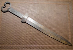 Скифский кинжал с антенным навершием рукояти