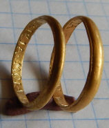 Золотые кольца с надписью 'PAN BOG NADZIEIA MOIA'